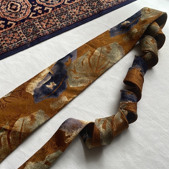 Moore’s “Very” 1980’s floral pattern Silk tie - Picture 4 of 9